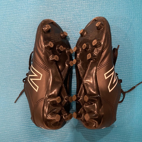 New Balance children’s soccer shoes - Picture 2 of 4